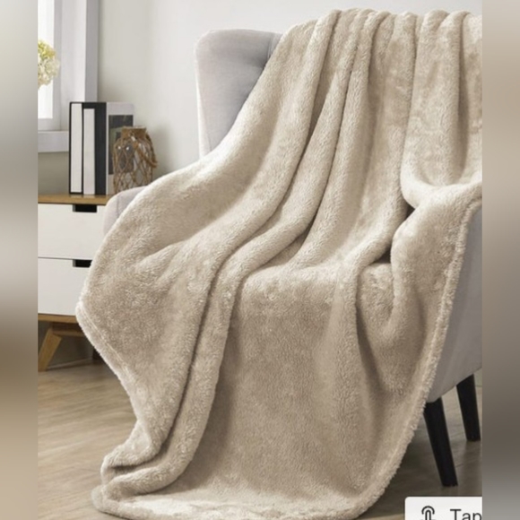 Luxurious high pile super soft plush polyester throw. Oversized 70"L x 50"W. - Picture 1 of 2